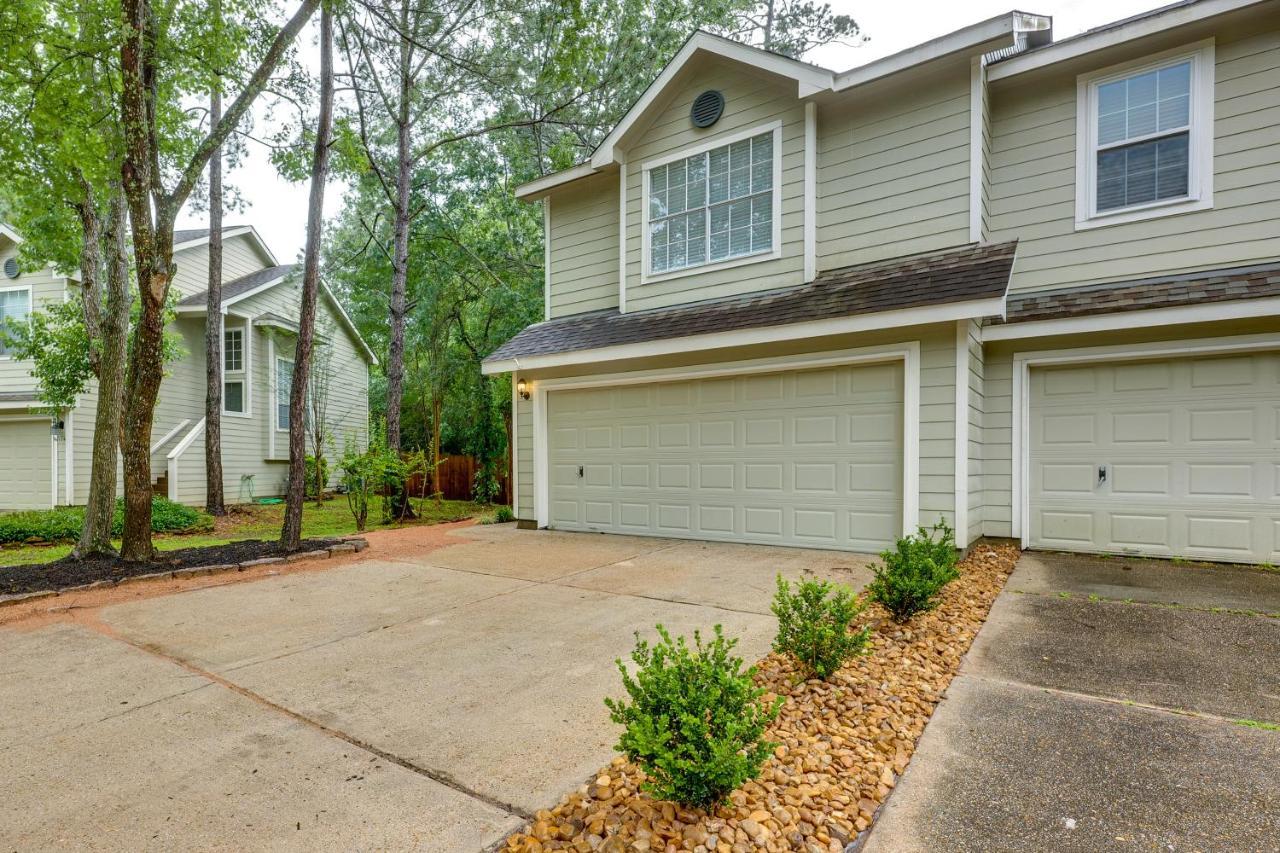 Modern Woodlands Townhome With Spacious Yard And Patio The Woodlands Exterior photo